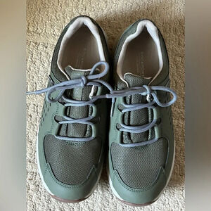 Rockport XCS Women’s Total Motion Trail Sneaker Waterproof Size 6.
